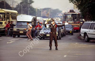 Policeman in traffic 927307