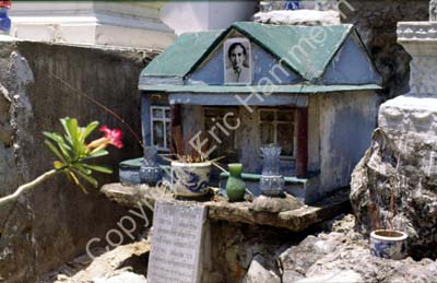 Tomb 8722836
