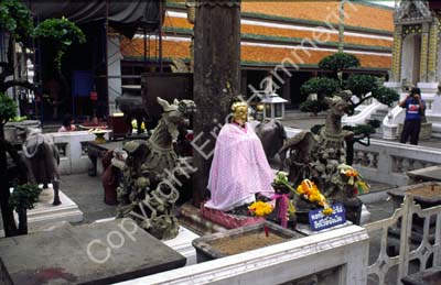 Offerings altar place 927401