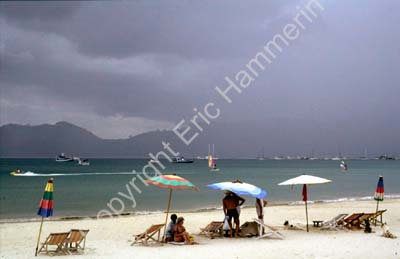Beach bad weather coming 8711802