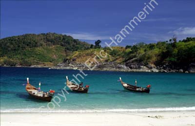 Boats by the beach 8721501