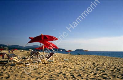 Umbrella chairs beach red blue 8721323